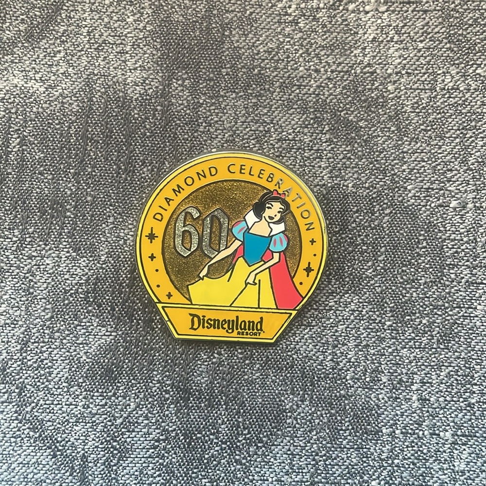 DLR 60th Diamond Celebration Mystery Snow White Disney Pin